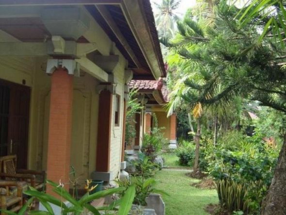 Prima Cottages | The Gap Year Family Garden walkway at Prima Cottages in Sanur, Bali